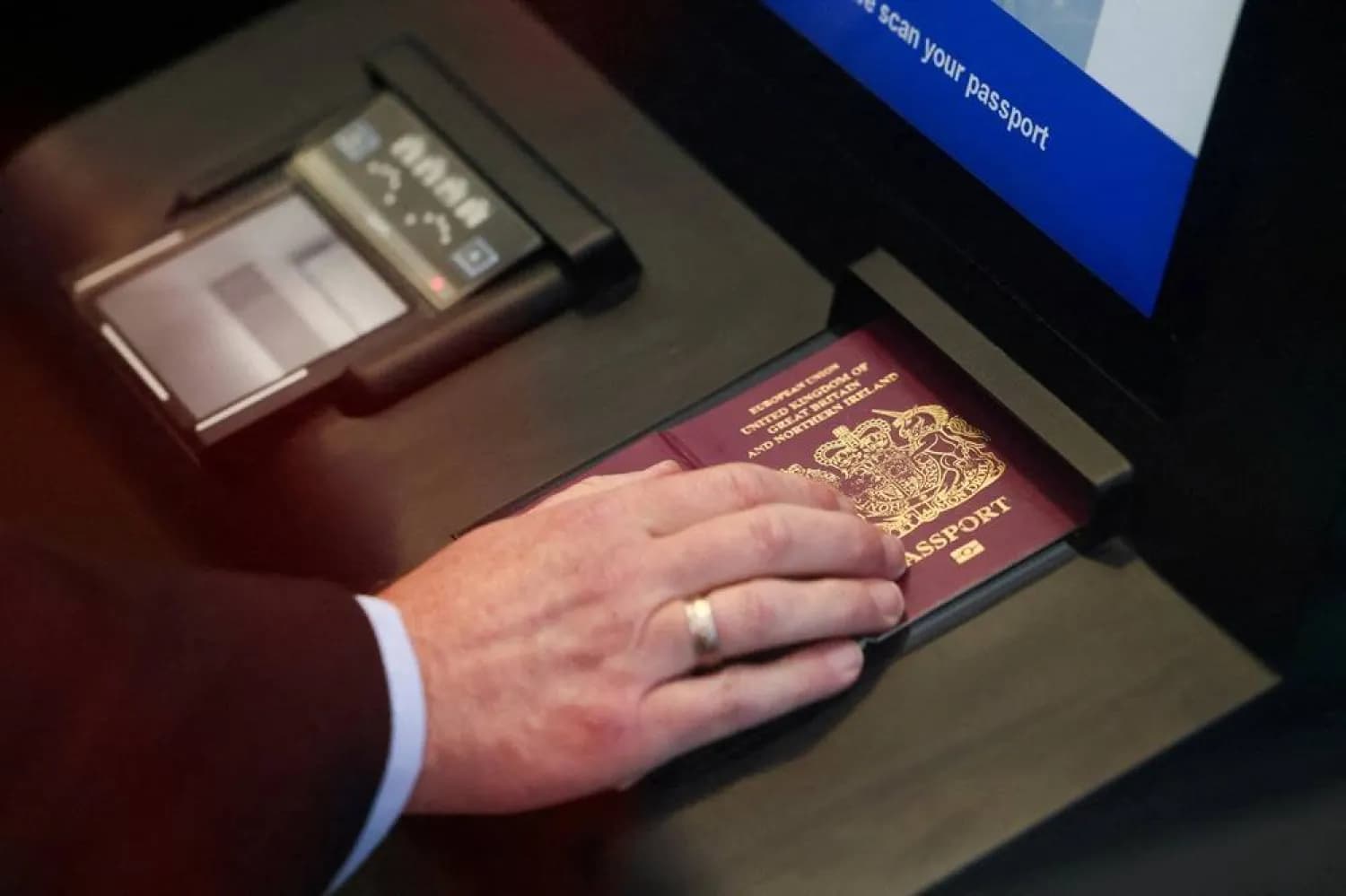 EU begins gradual rollout of its digital border system (EES)